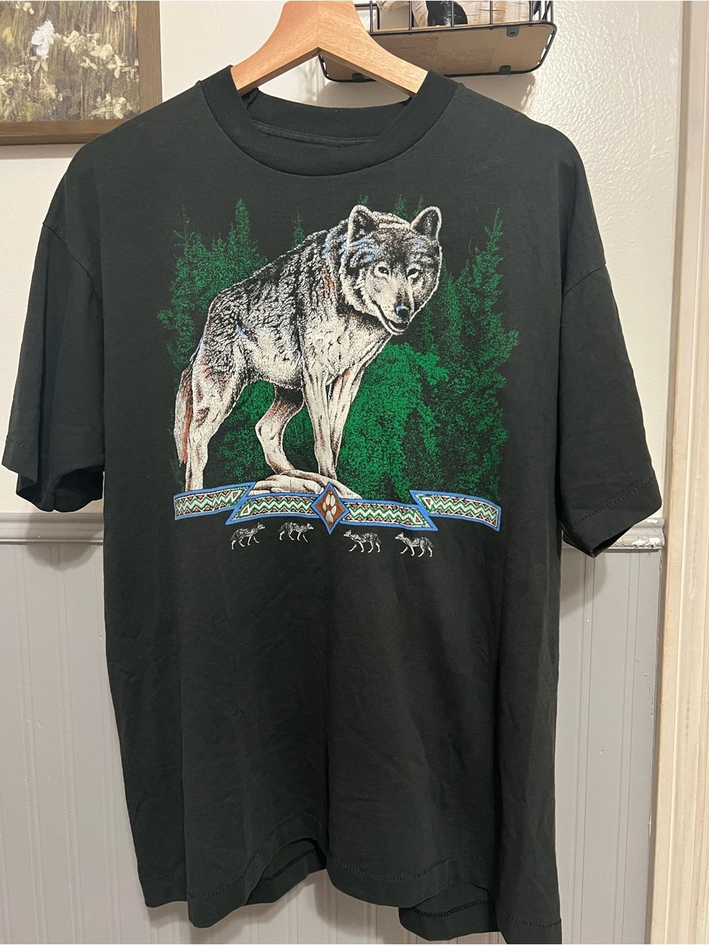 Vintage 80’s / 90’s Wolf T-Shirt / Best Fruit of the Loom / Grunge / Size: XL